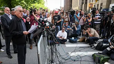Robert De Niro llama "payaso" a Trump en mensaje de campaña de Biden Robert De Niro llama "payaso" a Trump en mensaje de campaña de Biden