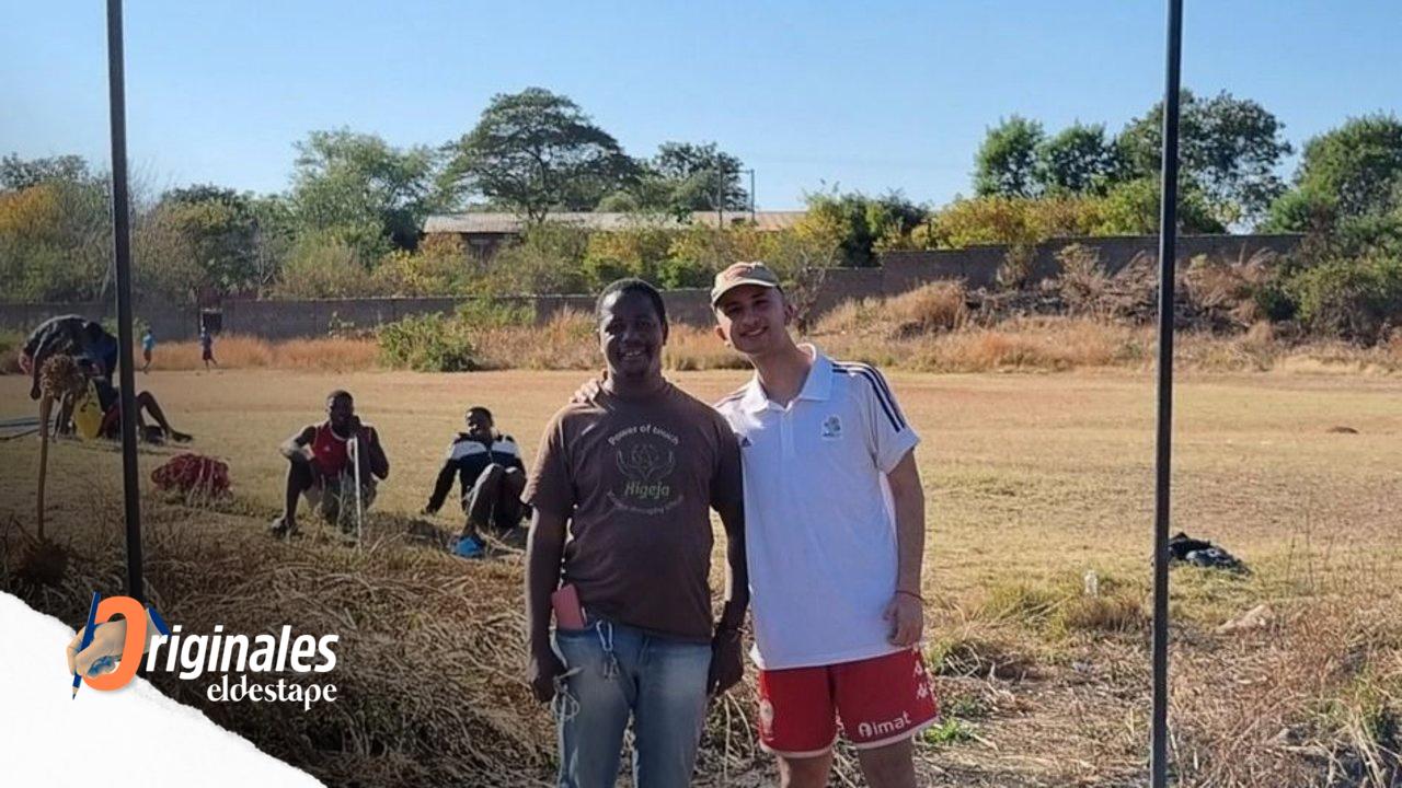 Tiene 20 años, fue voluntario en Zambia y la pasión por el fútbol lo llevó a ascender a un equipo africano: por su gestión, logró construir un estadio