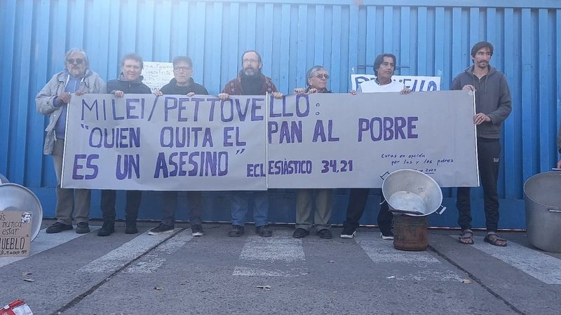 El Padre "Paco" Olveira iniciará una huelga de hambre si el Gobierno no entrega los alimentos que retiene