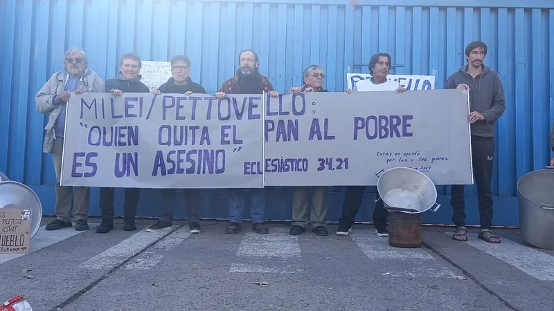 El Padre "Paco" Olveira iniciará una huelga de hambre si el Gobierno no entrega los alimentos que retiene
