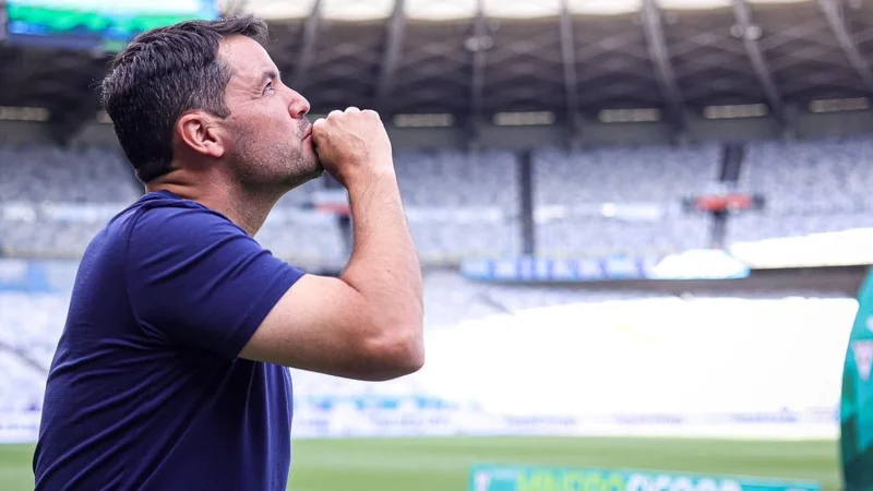 Nicolás Larcamón, Independiente, mercado de pases, Víctor Cuesta, Adonis Frías, deportes