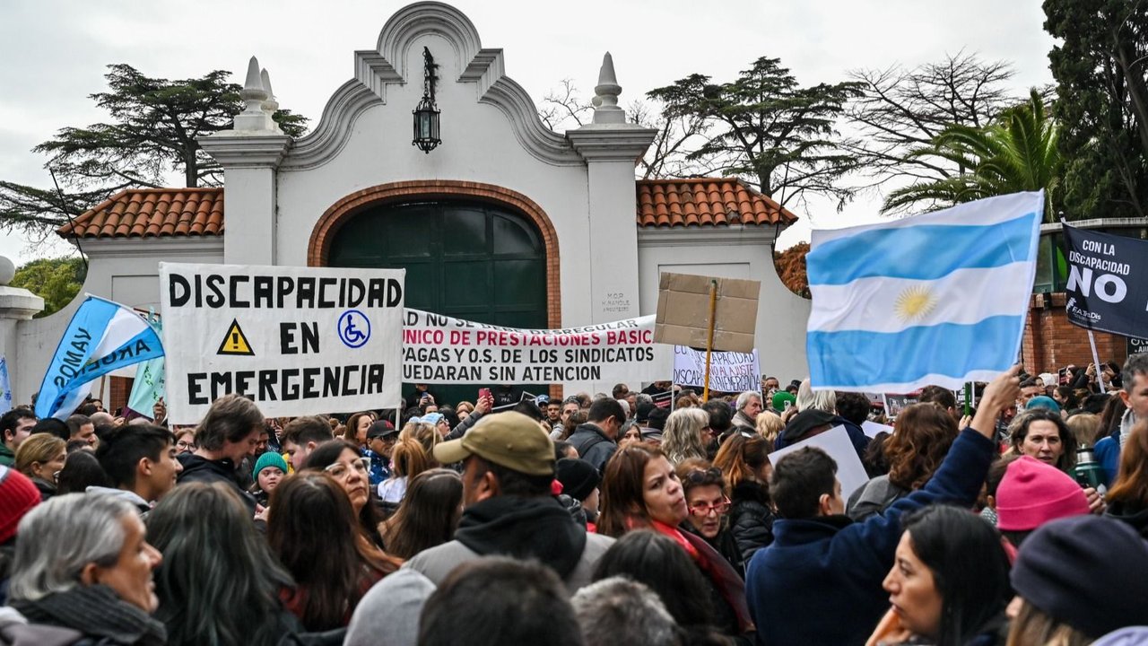 Quinta de Olivos, provincia de Buenos Aires. Movilización contra la desregulación de las prestaciones en salud para las personas con discapacidad. Foto: Kaloian Santos Cabrera.