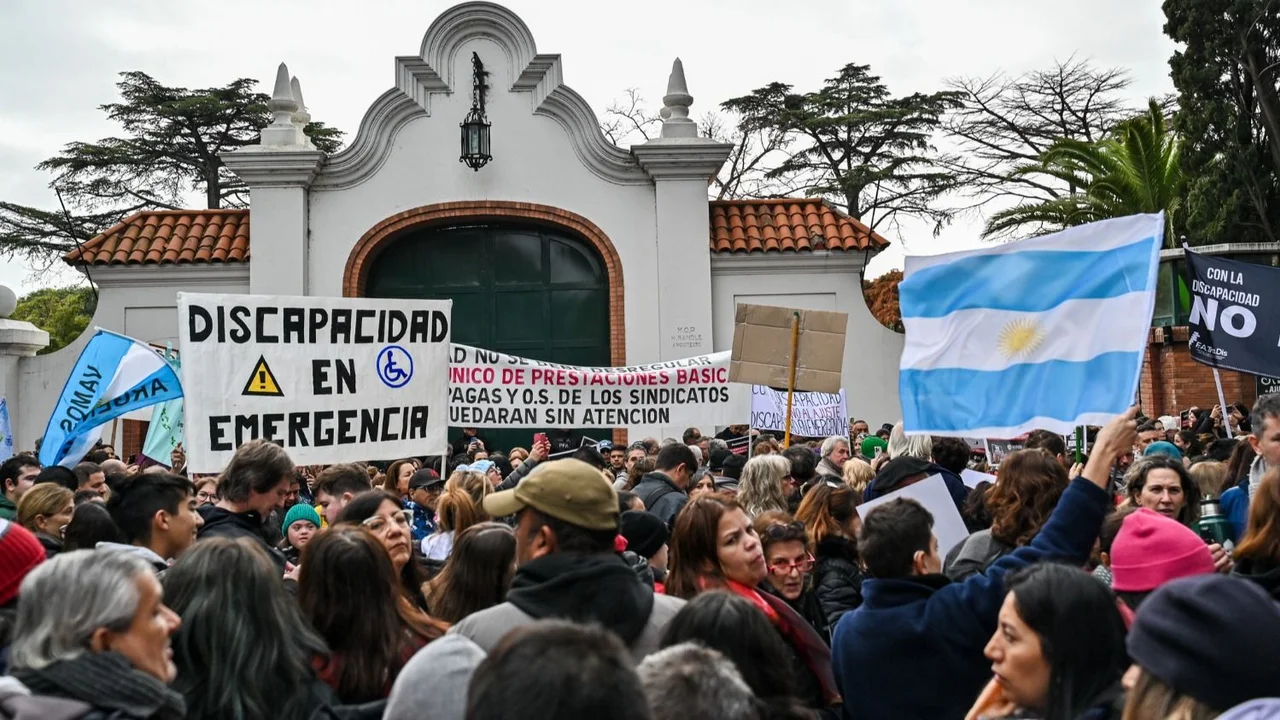 Quinta de Olivos, provincia de Buenos Aires. Movilización contra la desregulación de las prestaciones en salud para las personas con discapacidad. Foto: Kaloian Santos Cabrera.