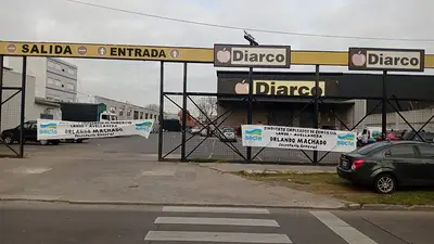 Diarco cerró un supermercado con 25 empleados y Techint echó trabajadores Diarco cerró un supermercado con 25 empleados y Techint echó trabajadores