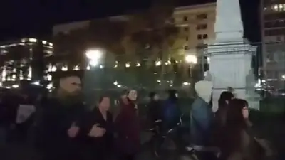 Emotiva ronda en Plaza de Mayo en homenaje a Nora Cortiñas Emotiva ronda en Plaza de Mayo en homenaje a Nora Cortiñas