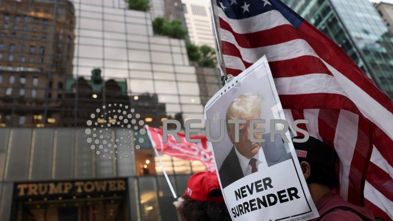 Los partidarios de Trump llaman a disturbios y represalias violentas tras el veredicto