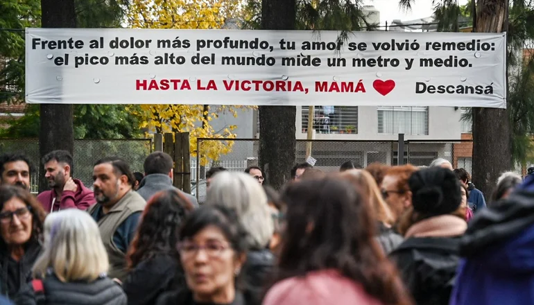 Cientos de personas despiden a la histórica madre de Plaza de Mayo Línea Fundadora, Nora Cortiñas. Casa de la Memoria y la Vida - Predio Quinta Seré, en Santa María de Oro y Blas Parera, Castelar, partido de Morón. Foto: Kaloian Santos Cabrera 