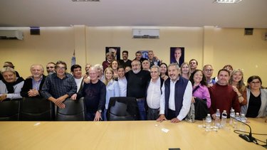 Kicillof se reunió con la CGT y las dos CTA: "Milei destruye la producción y el trabajo nacional"
