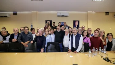 Kicillof se reunió con la CGT y las dos CTA: "Milei destruye la producción y el trabajo nacional"