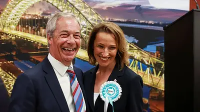 La derecha populista de Nigel Farage gana terreno en las elecciones municipales inglesas La derecha populista de Nigel Farage gana terreno en las elecciones municipales inglesas