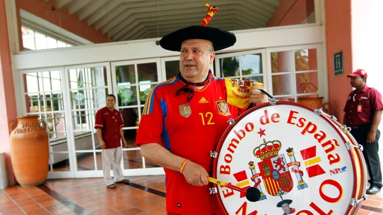 El tambor de la selección española se silencia tras la muerte de Manolo 'el del Bombo'