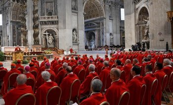 Los cardenales ya eligen al nuevo Papa: se reunirán dos veces antes del cónclave | Vaticano