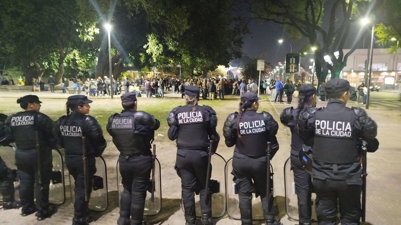 Policía de la Ciudad en Chacarita.