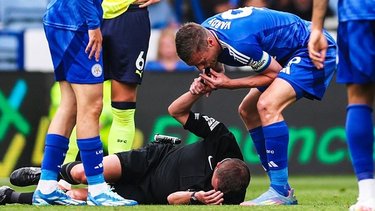 La extraña cargada de una figura de Premier League al árbitro que se descompensó en la cancha