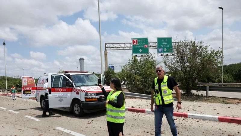 Misil disparado por los hutíes de Yemen cae cerca del principal aeropuerto de Israel