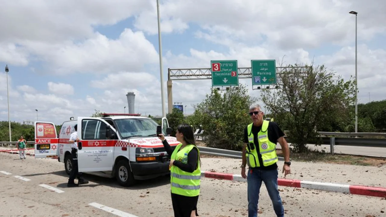 Misil disparado por los hutíes de Yemen cae cerca del principal aeropuerto de Israel