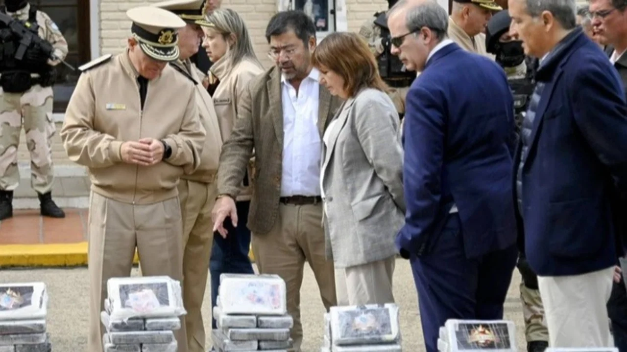 Bullrich se adjudicó el hallazgo de casi 500 kilos de cocaína en un buque en Santa Fey luego se retractó