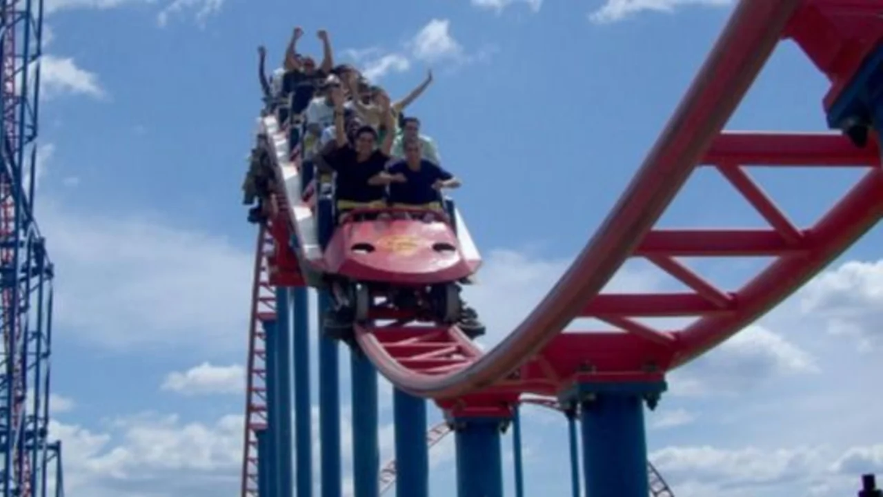 Six Flags America y el parque acuático Hurricane Harbor anunciaron que cierran sus puertas luego de 20 años de actividad. Qué parque cierra sus puertas.
