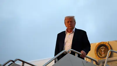 Trump ordena un arancel del 100% a las películas producidas en el extranjero para proteger a Hollywood Trump ordena un arancel del 100% a las películas producidas en el extranjero para proteger a Hollywood