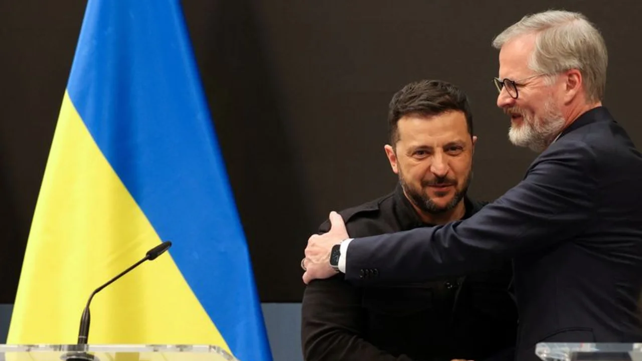 Zelenski recibe la promesa checa de más munición y formación de pilotos en su visita a Praga
