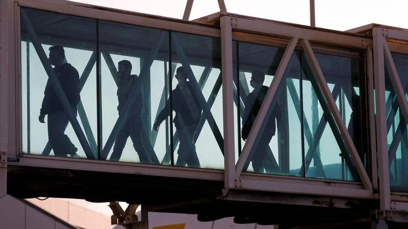 EEUU ofrece un estipendio de 1.000 dólares para animar a los inmigrantes a autodeportarse