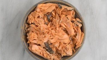 Un lote olvidado de salmón vencido podría ayudar a salvar los océanos