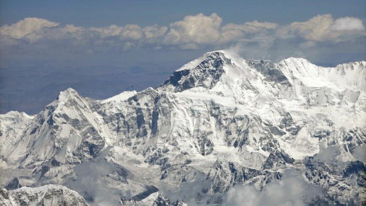 Un alpinista estadounidense muere en el quinto pico más alto del mundo en Nepal