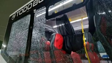 Paro de colectivos: atacaron a unidades de la empresa DOTA que no adhirió a la medida