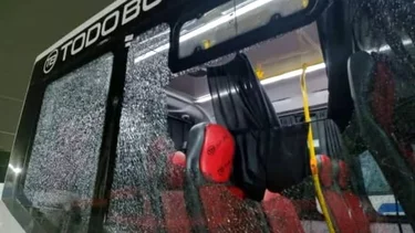 Paro de colectivos: atacaron a unidades de la empresa DOTA que no adhirió a la medida