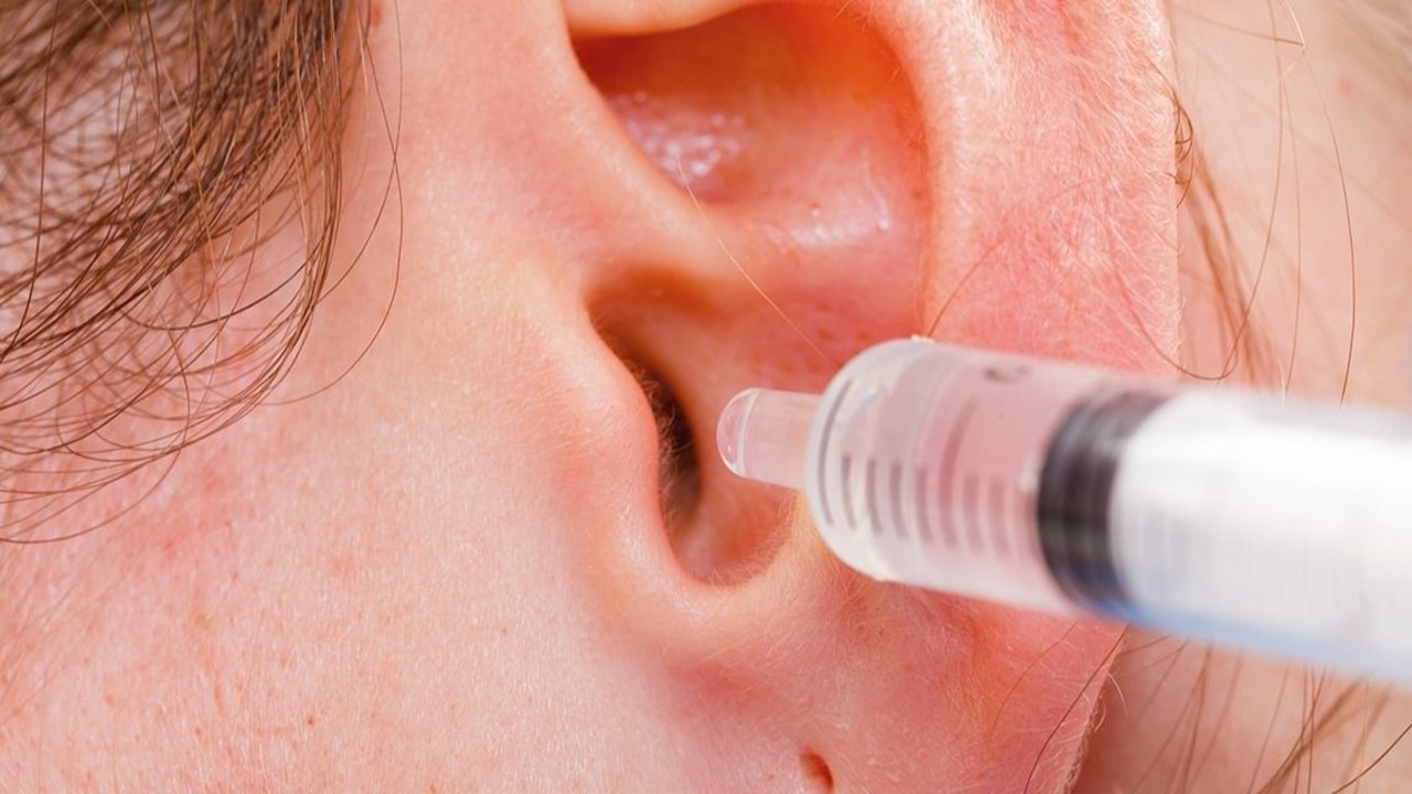 Enfermedad que se puede detectar con la cera de oídos cerumen