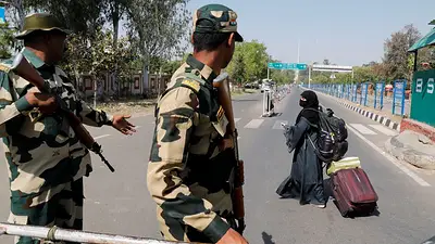 Pakistán culpa a India de la explosión de un vehículo en la que murieron siete soldados Pakistán culpa a India de la explosión de un vehículo en la que murieron siete soldados
