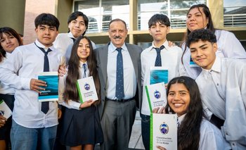 Más de 5.000 estudiantes juraron lealtad a la nueva Constitución | Reforma constitucional