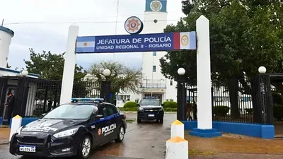 Escándalo en la Policía de Rosario: 20 detenidos por malversación de $45 millones para combustible Escándalo en la Policía de Rosario: 20 detenidos por malversación de $45 millones para combustible