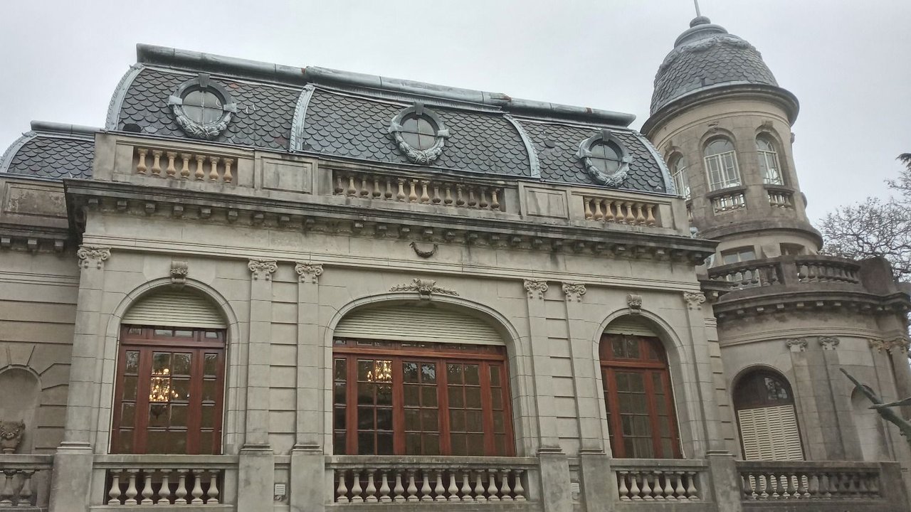 Dónde queda el palacio con estilo francés que puede visitarse gratis en Buenos Aires. Qué hacer en Museo Palacio Raggio y cuánto cuesta la entrada.