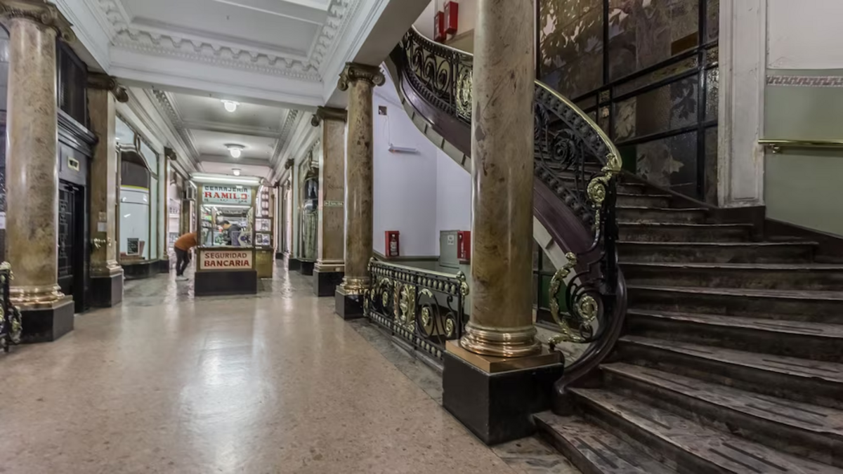 El pasaje "escondido" de Buenos Aires que conecta con el subte y pocos ...