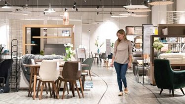 Muebles a mitad de precio: las cadenas de supermercados que liquidan estos productos
