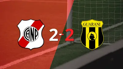 Con doblete de Diego Fernández, Guaraní empató con Nacional Potosí 2-2 Con doblete de Diego Fernández, Guaraní empató con Nacional Potosí 2-2