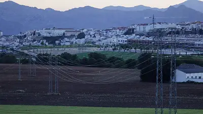 Portugal autoriza importaciones limitadas de electricidad de España tras el apagón Portugal autoriza importaciones limitadas de electricidad de España tras el apagón