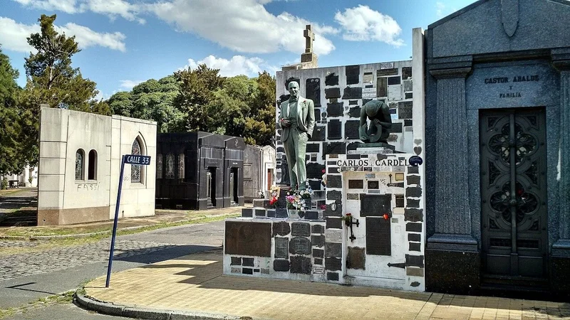 Asombro en el tango por lo que pasó con el mausoleo de Carlos Gardel
