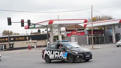 Fraude con combustible en la Policía de Rosario: tres jefes y dos subjefes serán imputados Fraude con combustible en la Policía de Rosario: tres jefes y dos subjefes serán imputados