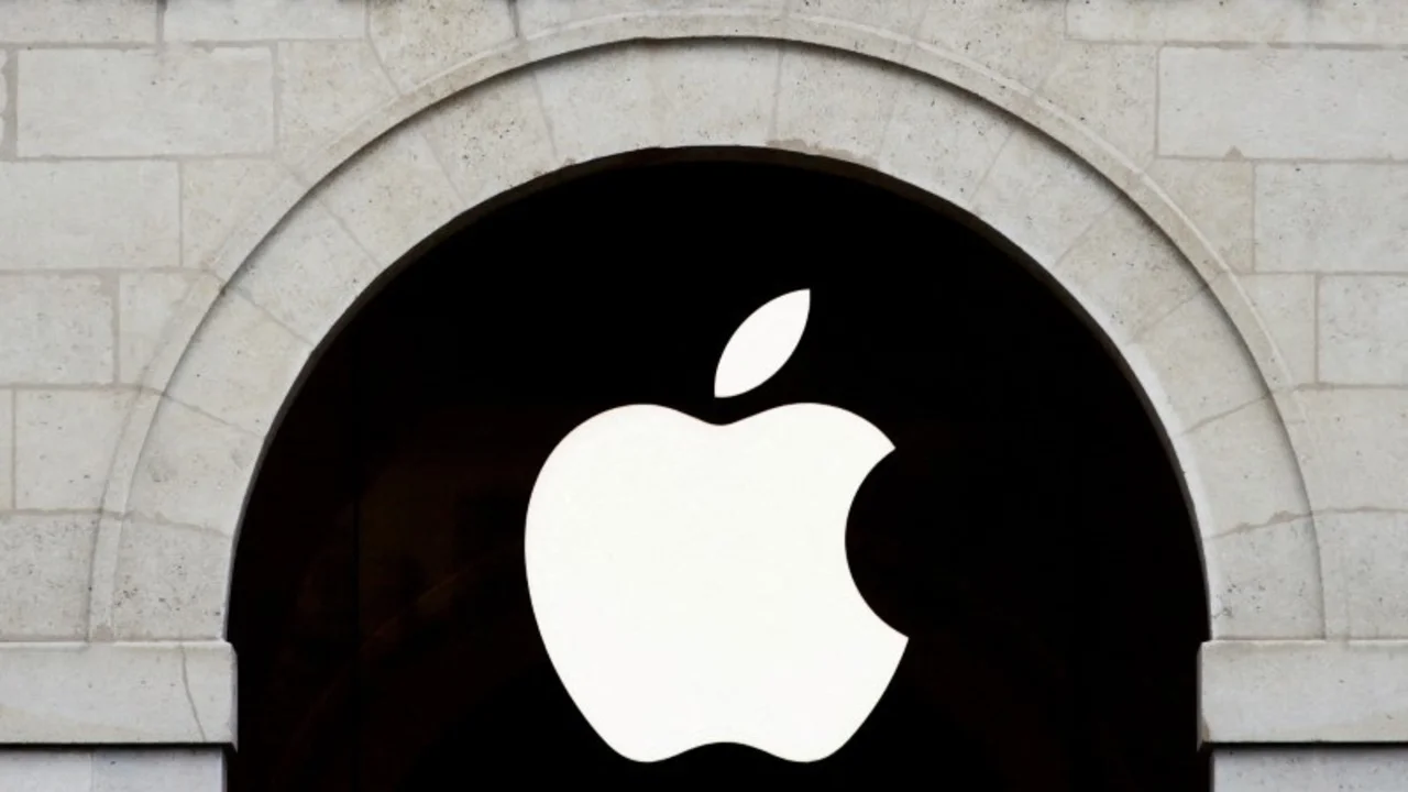 Apple estudia añadir búsqueda por IA al navegador de la compañía, dice Bloomberg