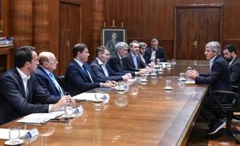 Caputo frenó suba salarial de 120 mil empleados de supermercados | Paritarias 2025