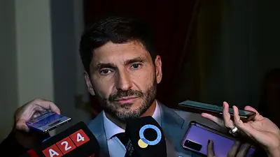 El gobierno de Pullaro justificó los tarifazos de luz: "Es imposible sostener un buen servicio" El gobierno de Pullaro justificó los tarifazos de luz: "Es imposible sostener un buen servicio"
