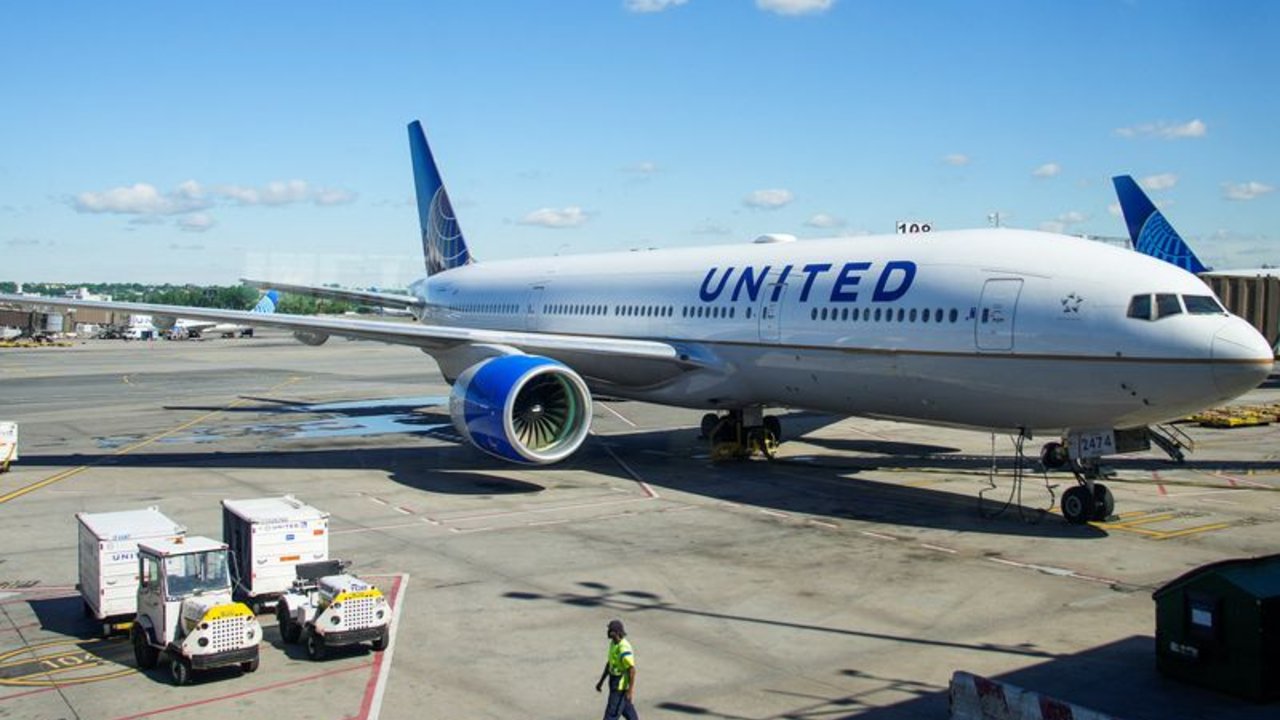 Problemas con vuelos en aeropuerto de Newark llevan a la FAA a tomar medidas drásticas
