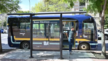 Comenzó a circular la primera línea de buses eléctricos de la Ciudad