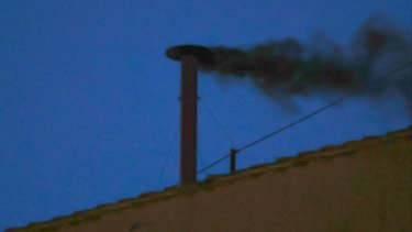 Cónclave en vivo hoy, día 2: segunda fumata negra para elegir al nuevo papa