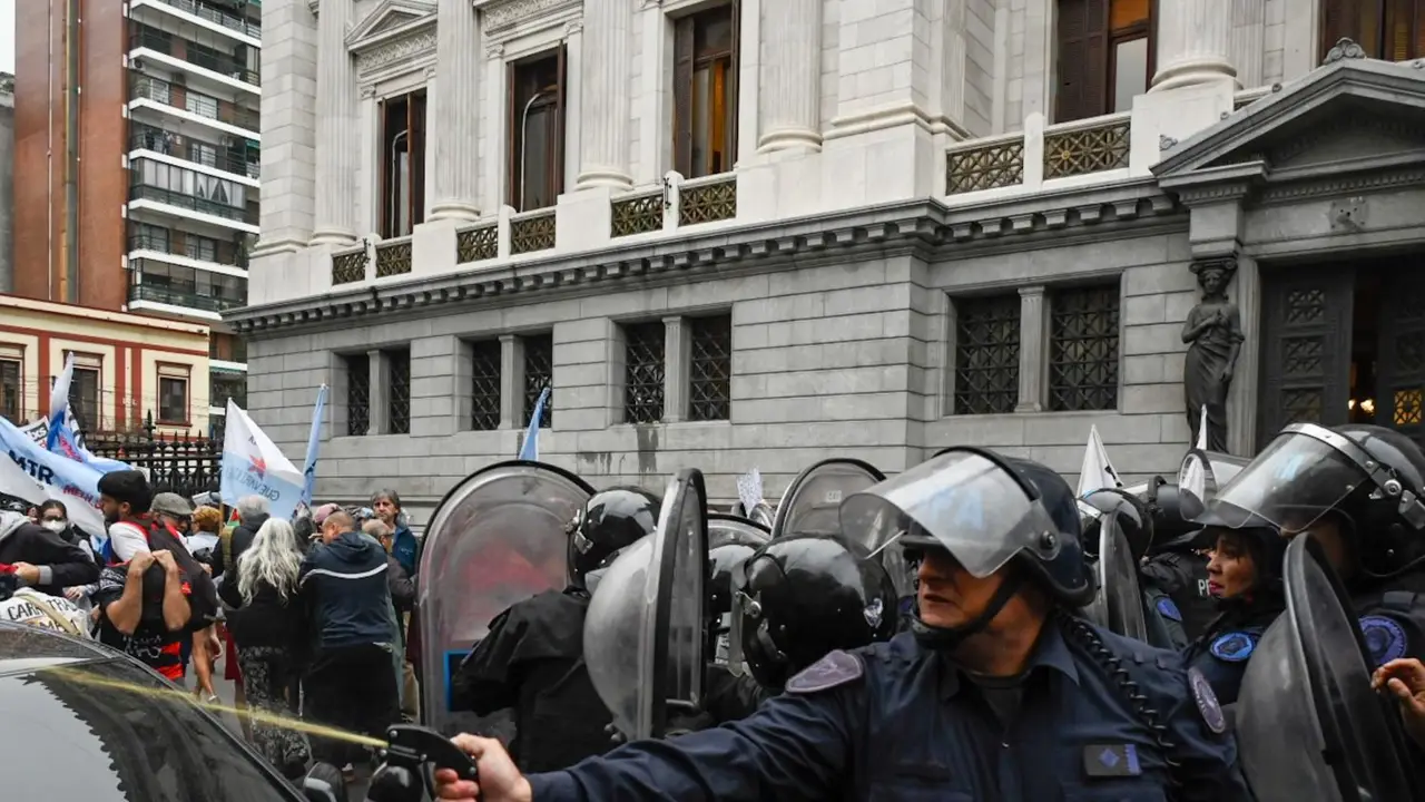 Política de represión: hubo más detenidos y heridos en los primeros seis meses de 2025 que en todo 2024