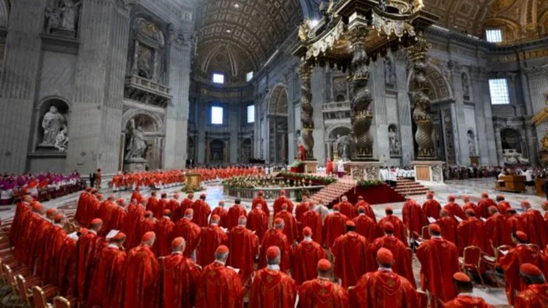 Cardenales en la Capilla Sixtina