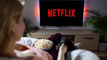 Está dañando tu cerebro: el alarmante hábito que seguro hacés cuando ves series y películas