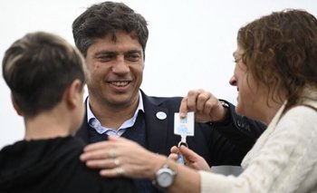 El día que Milei disolvió el fondo para viviendas, Kicillof entrega casas | Provincia de buenos aires
